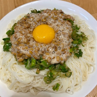 ネギだれで食べる納豆そうめん